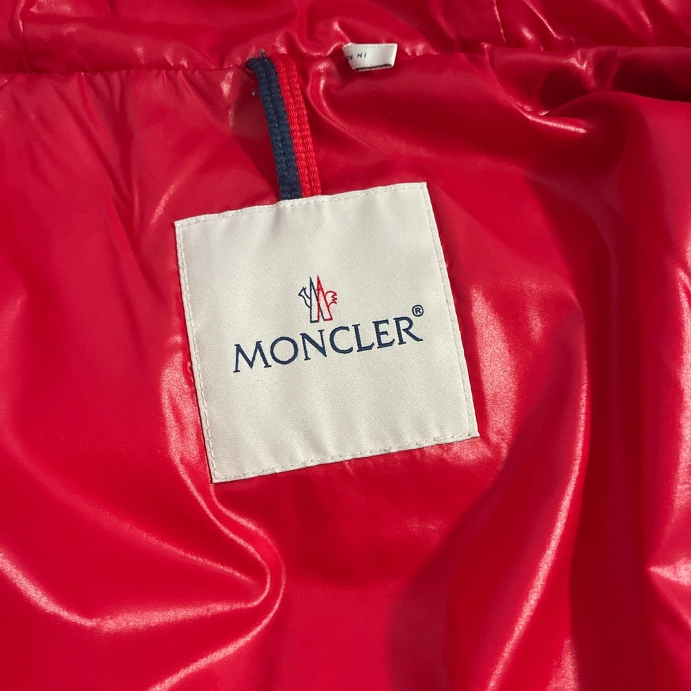 Moncler Shiny Red Quilted Jacket Interior with Comic Care Label - Picture 4 of 4